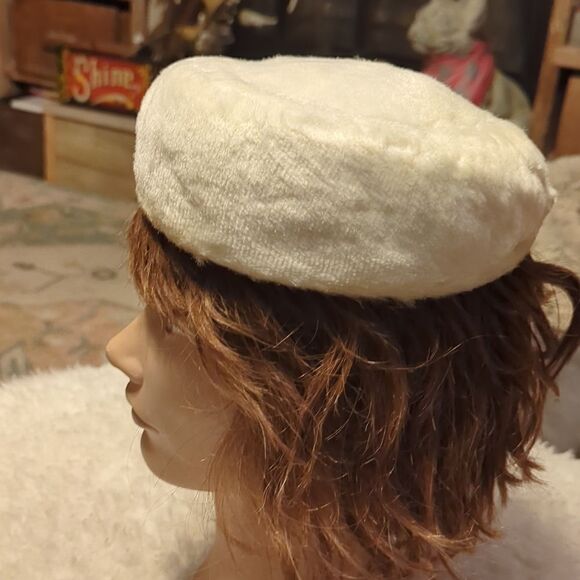 Vintage Ladies' Fisk vintage Brand White Wool faux fur Hat Beaded Decoration - Picture 4 of 7